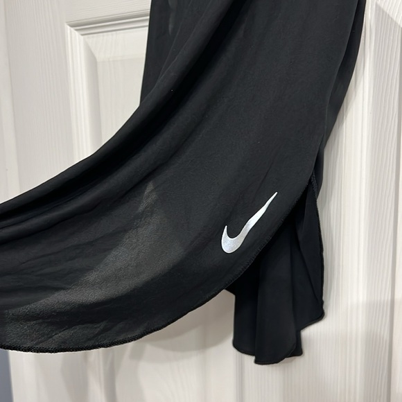 Women’s Nike Workout Top - Picture 2 of 6